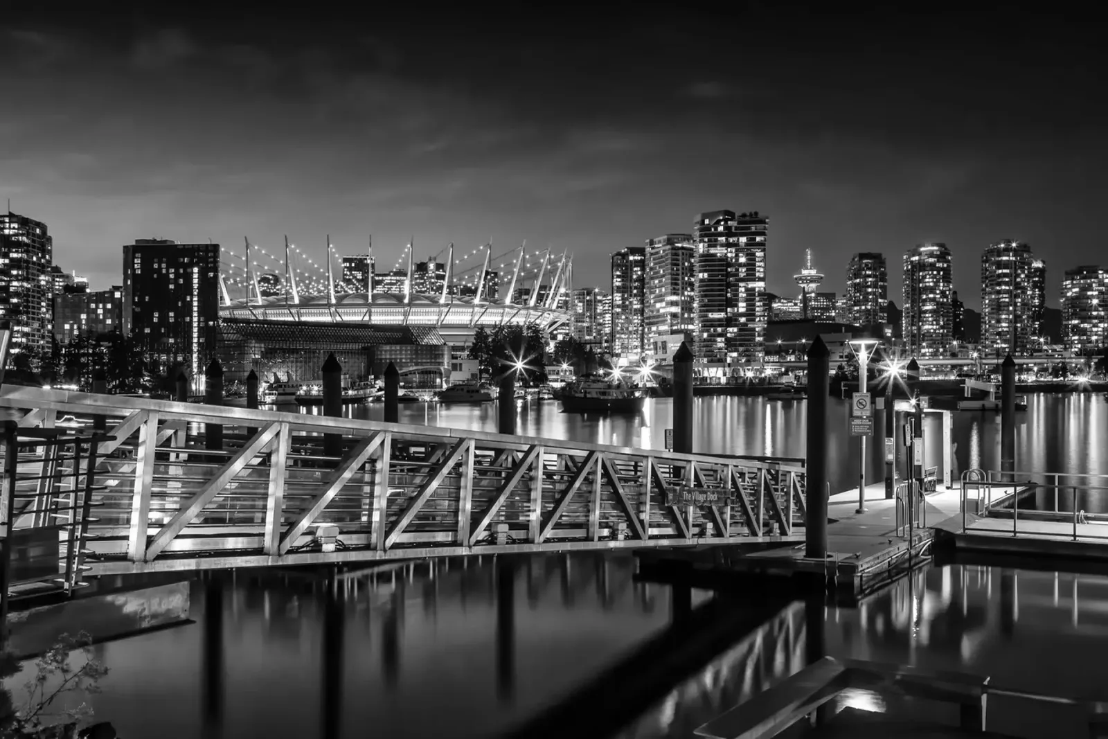 Pintoresca impresión nocturna desde Vancouver | Monochrom poster de Melanie Viola