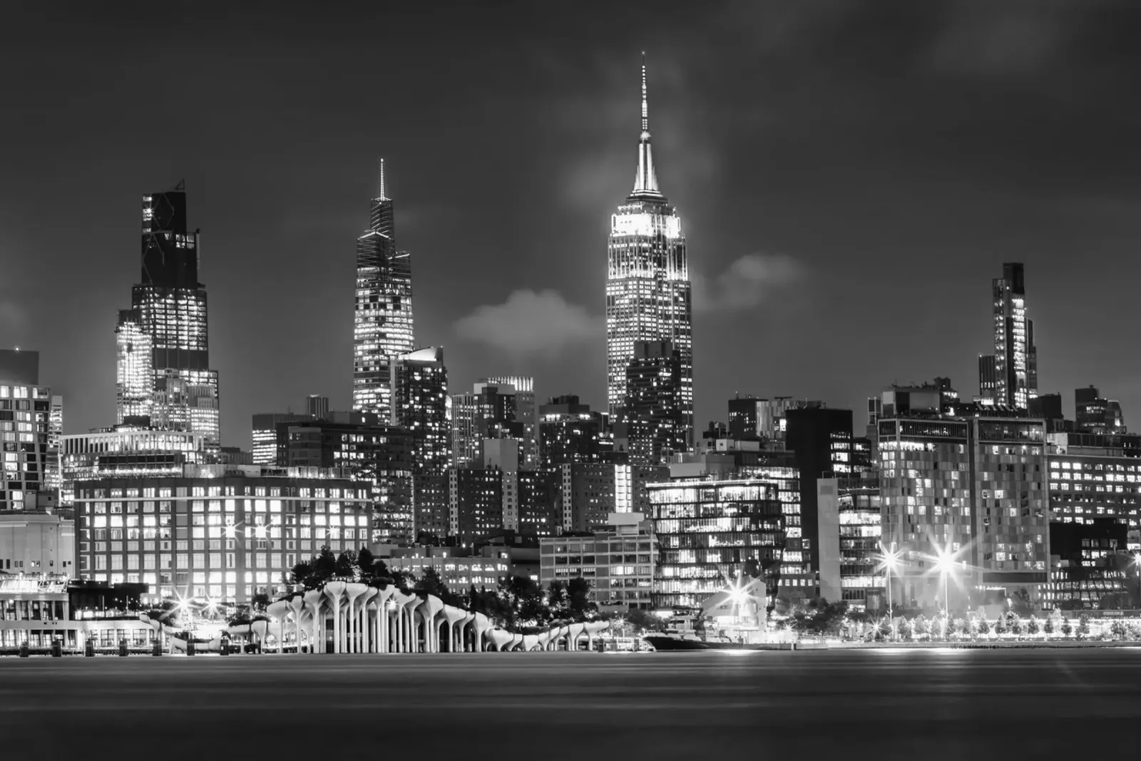 Skyline di Midtown Manhattan con Little Island | Monochrom plexiglass da Melanie Viola
