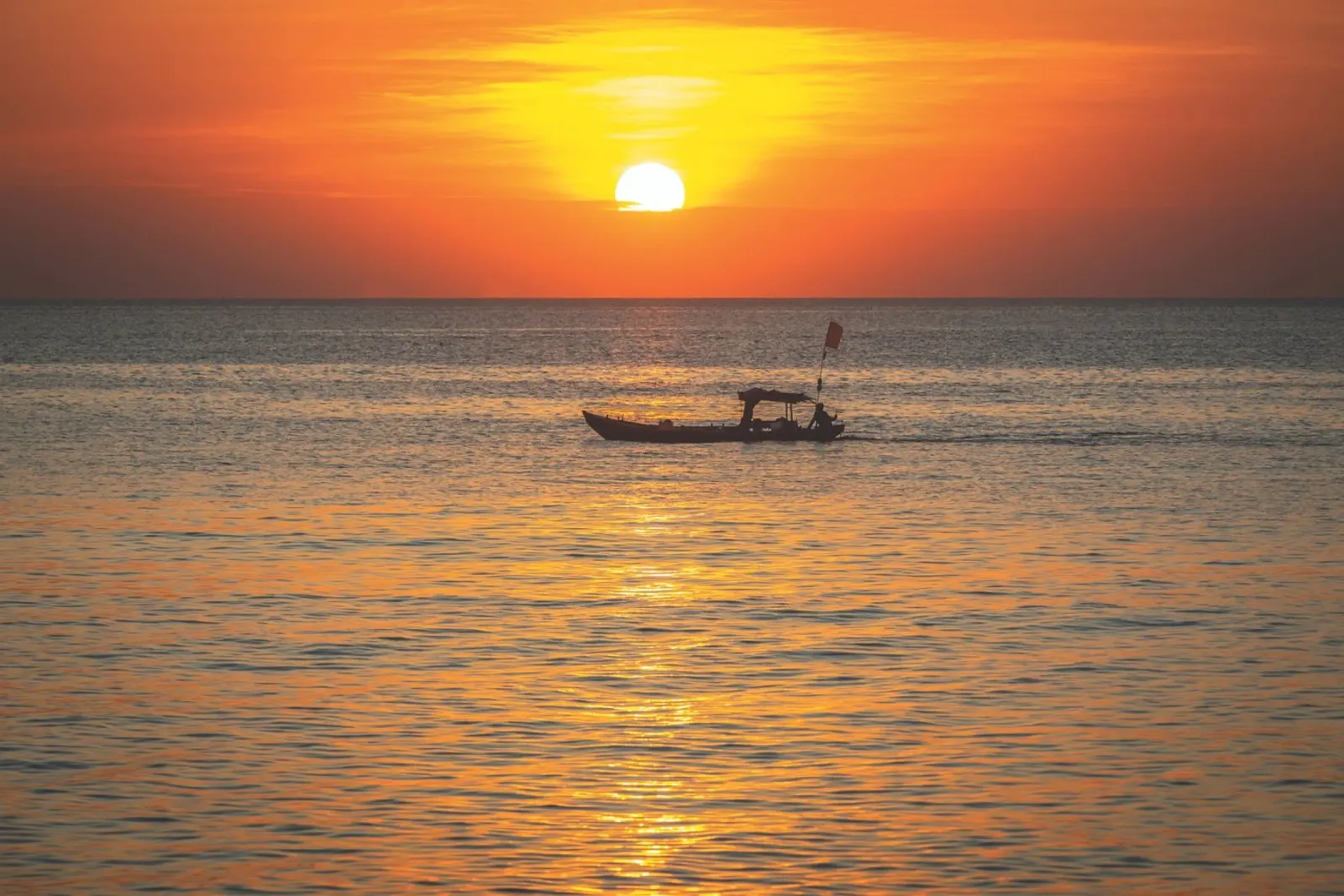 Sunset Boat pellicola backlit da Dave Hare Photography