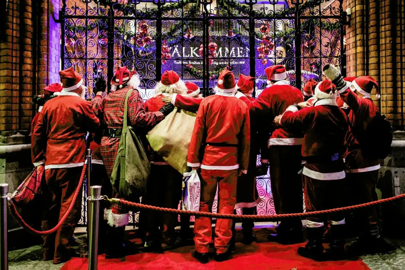 Santas V - Martin Johansson poster con telaio in legno da Pictufy