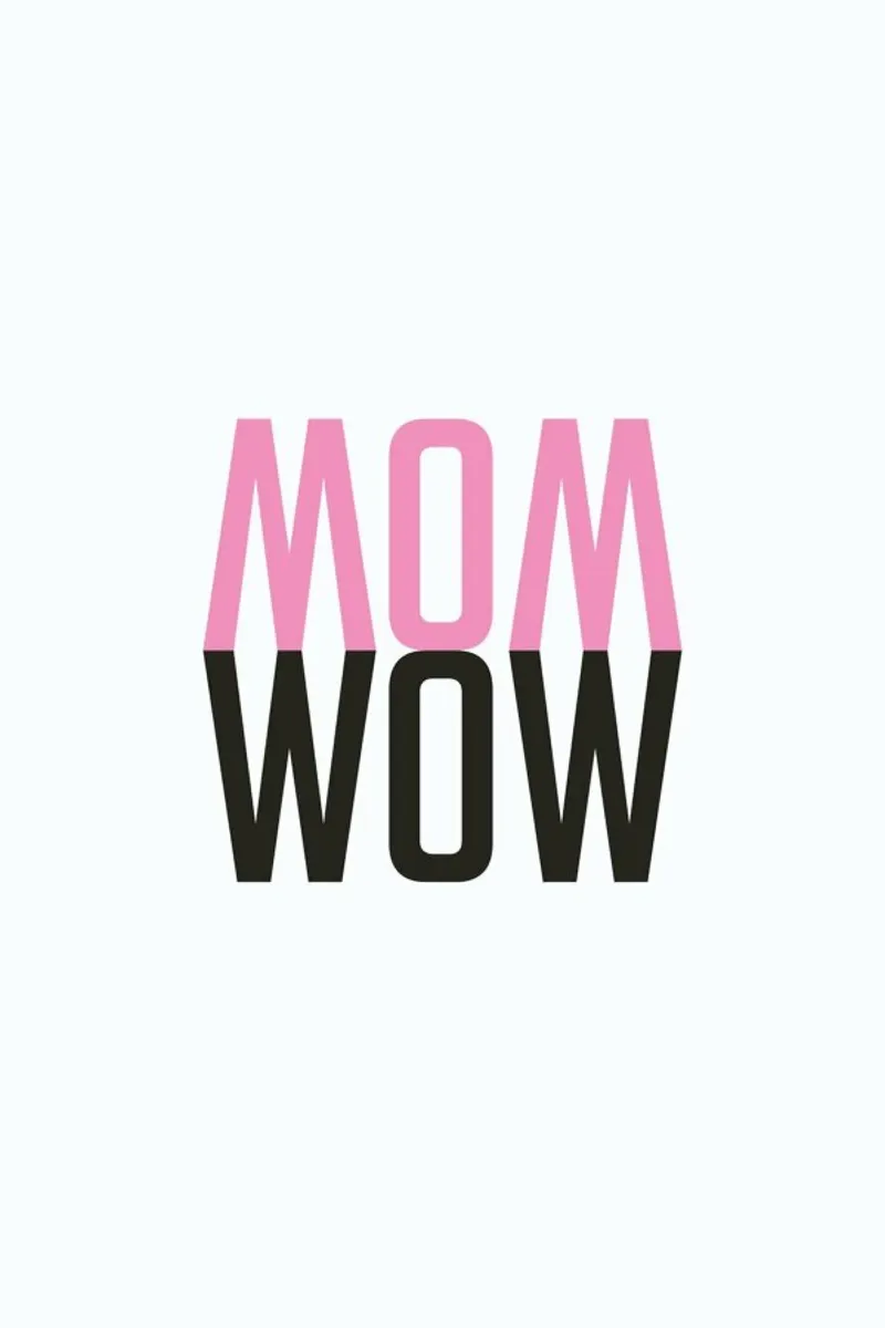 Mom Wow poster con telaio in legno da typealive