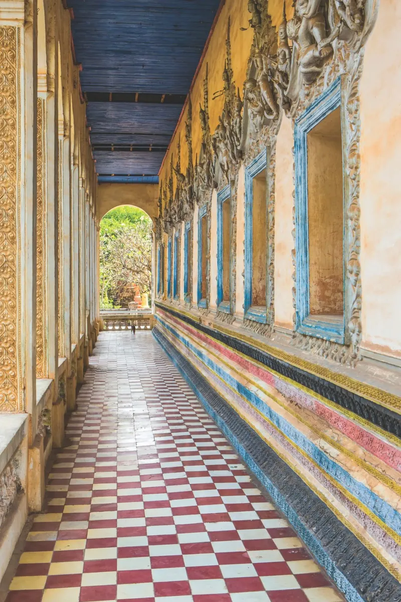 Wat Bo Temple Leinwand mit Schattenfugenrahmen von Dave Hare Photography