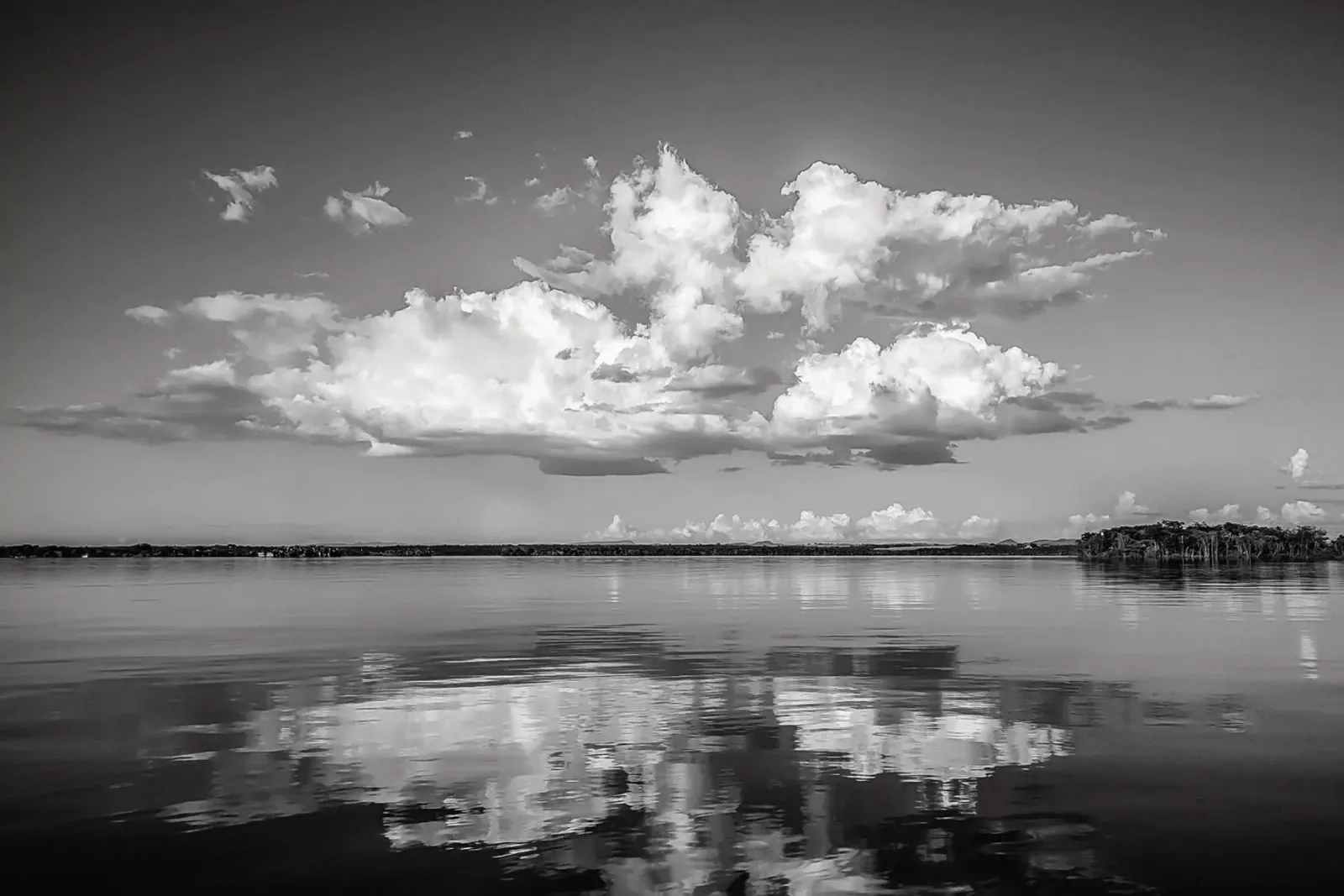 Landscape Photo - Cloud Mirror poster con telaio in alluminio da adrianooliveiraphoto