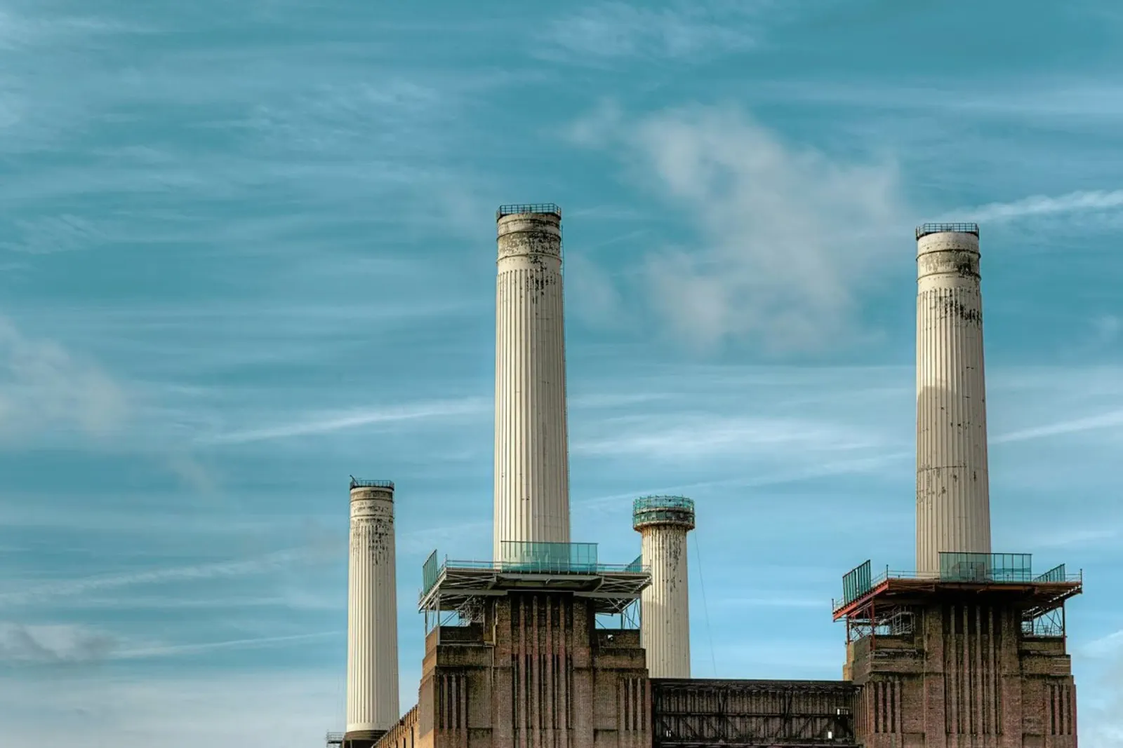 Battersea Power Station canvas van Michael Belhadi