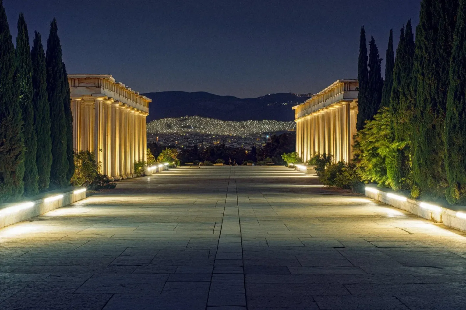 Prospettiva d'oro: Atene vista da un antico tempio pellicola backlit da By Night