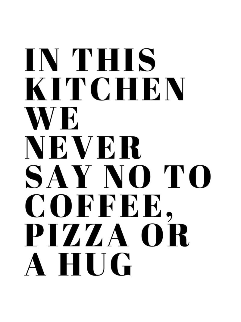 IN DIESER KÜCHE SAGEN WIR NIE NEIN ZU KAFFEE, PIZZA ODER EINER UMARMUNG Poster von ArtDesign by KBK