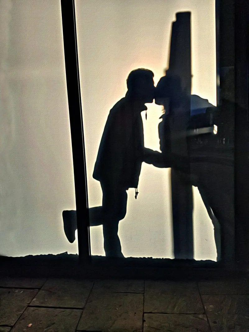 Il bacio pellicola backlit da Massimo Frascogna