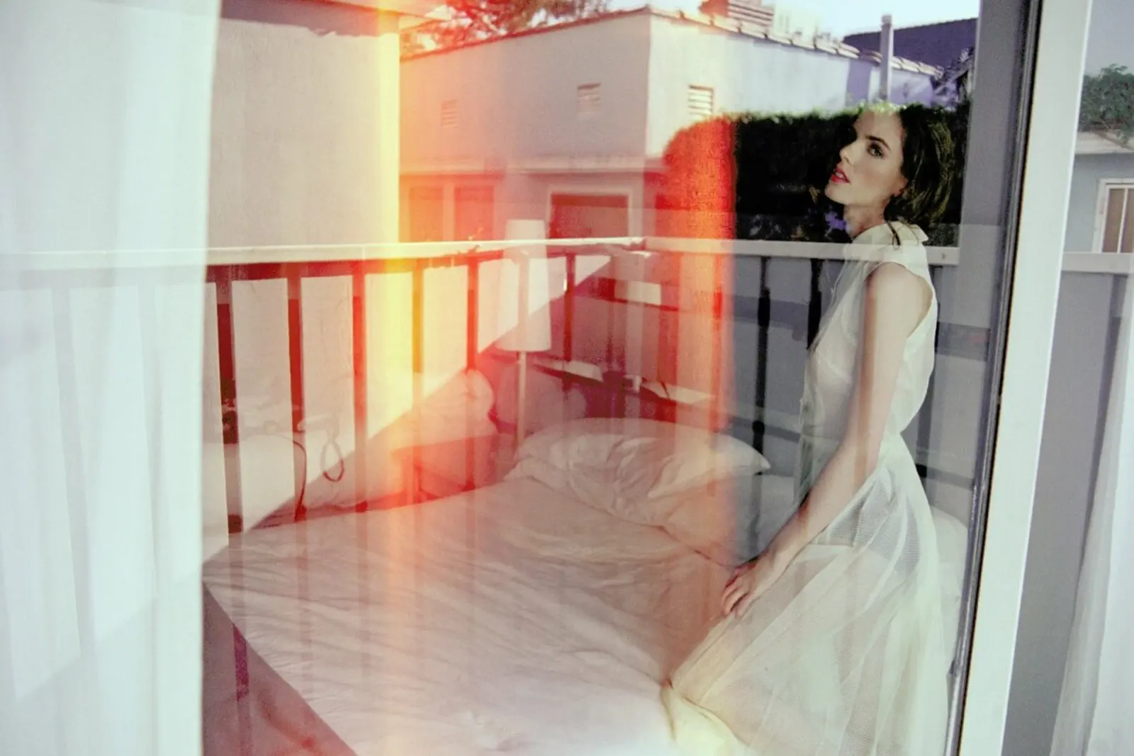 Light leaks pellicola backlit da Aysha Banos