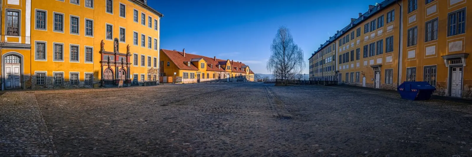 Panorama of the inner courtyard of Heidecksburg Castle in Rudolstadt canvas with Floater frame by Marcus Beckert | Fotografie