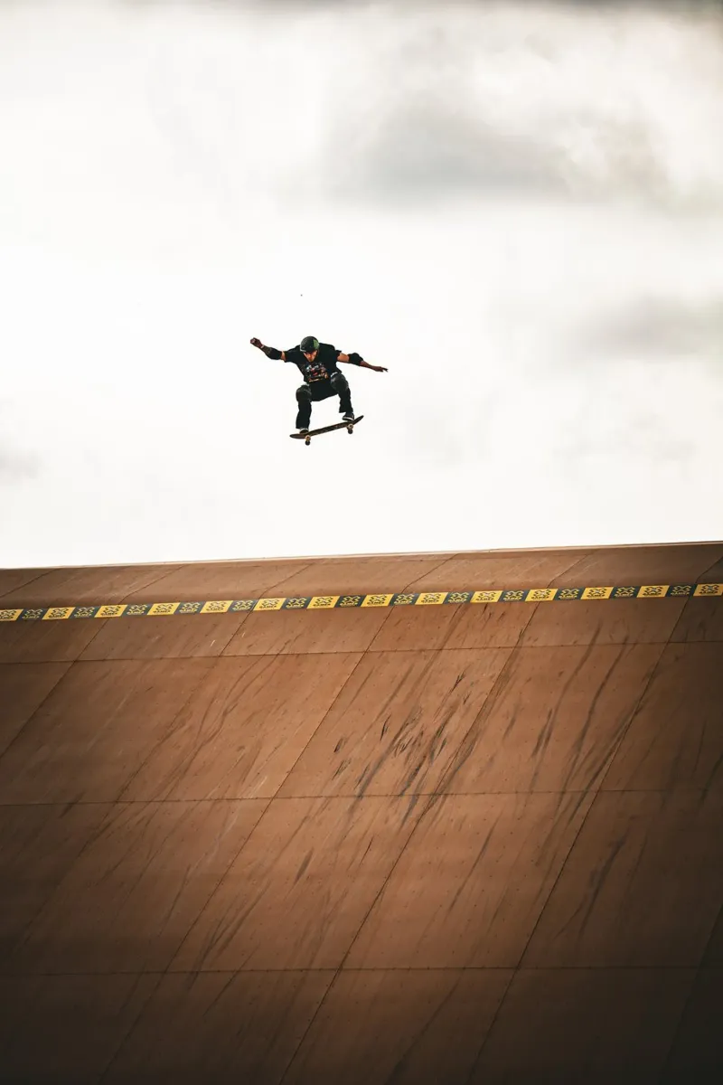 Skaterboarder pellicola backlit da Flo Klein