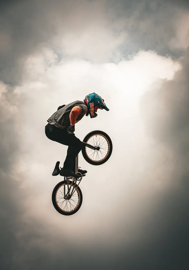 BMX Biker poster con telaio in plastica da Flo Klein