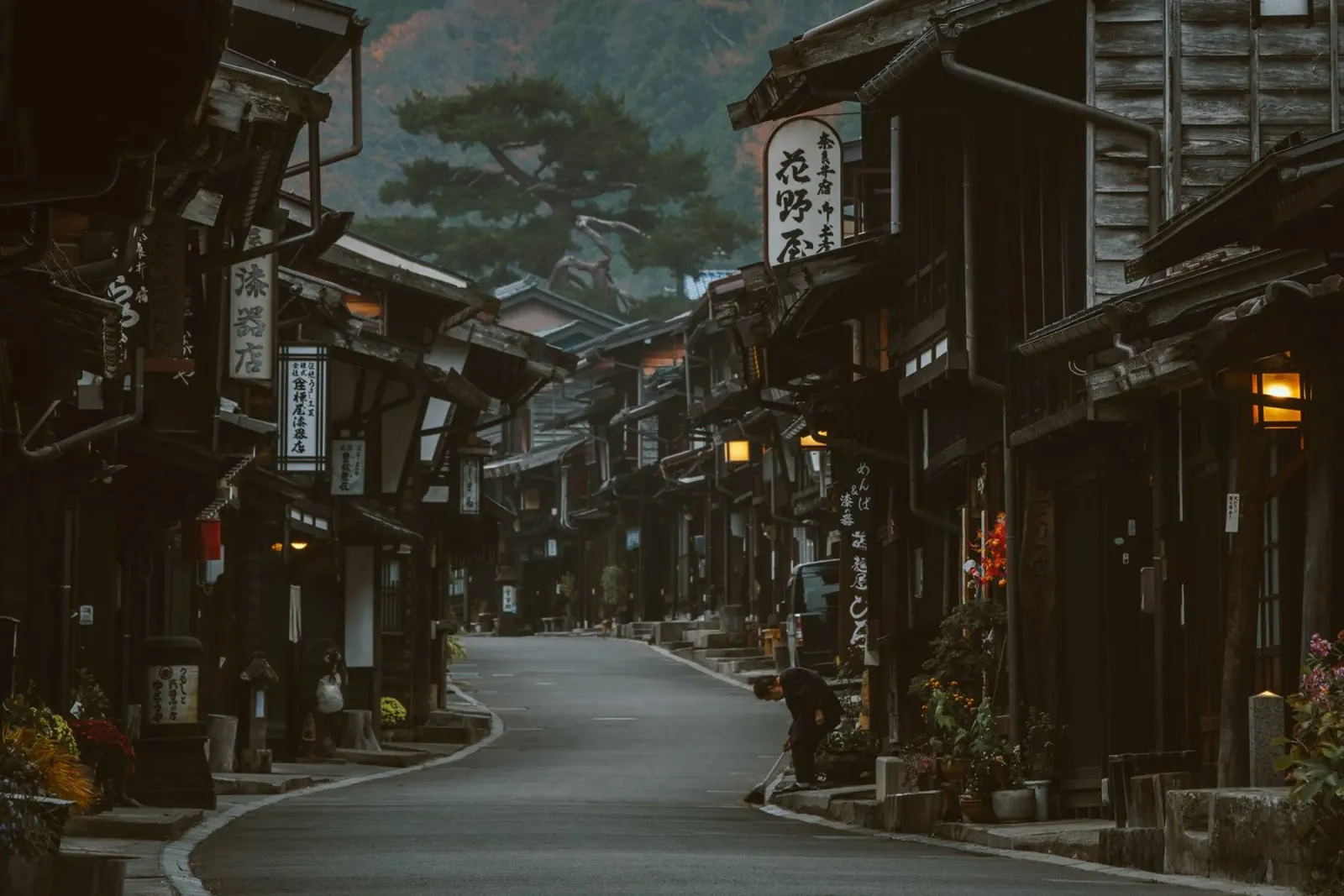 Japans bergdorp canvas met Baklijst van Marcel Bisig