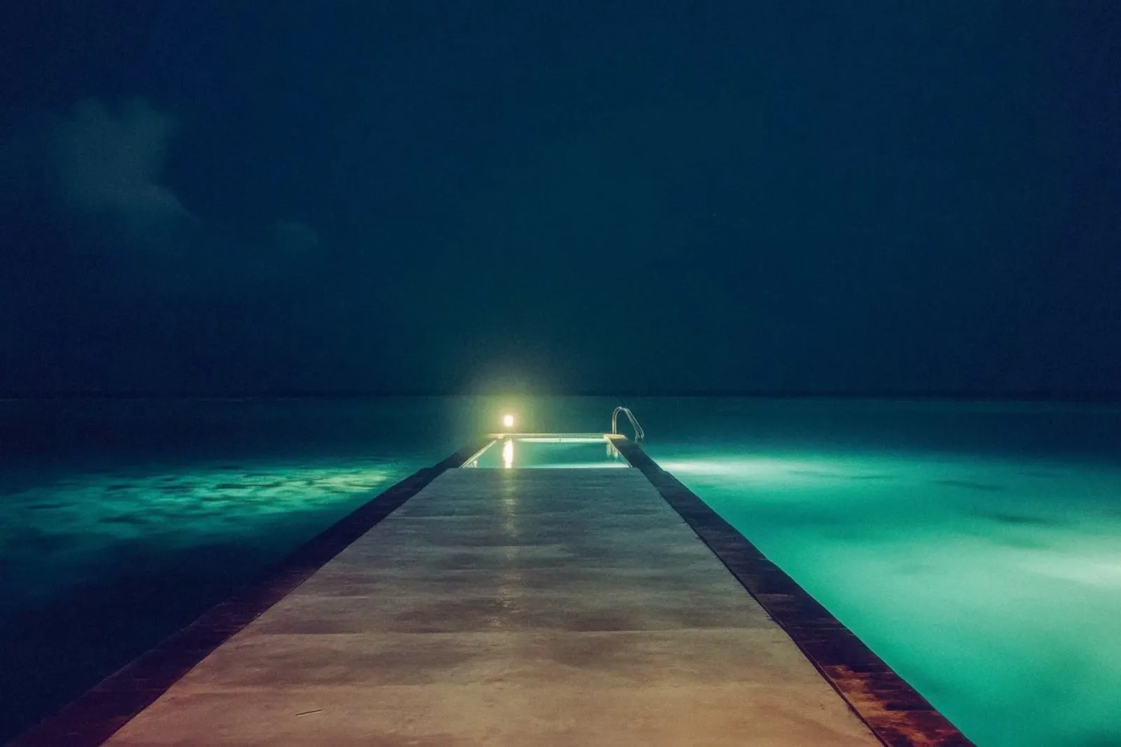 Immersioni nel silenzio - Maldive notturne pellicola backlit da By Night