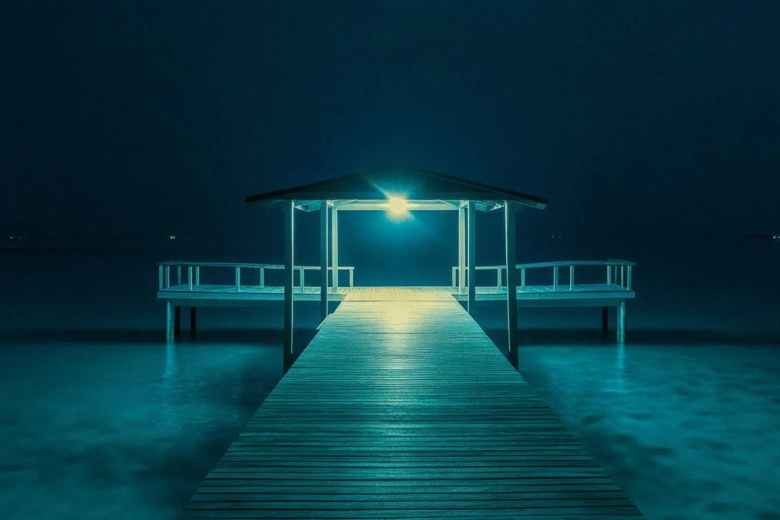 L'Éclat des Maldives – Sous un Ciel Étoilé poster de By Night