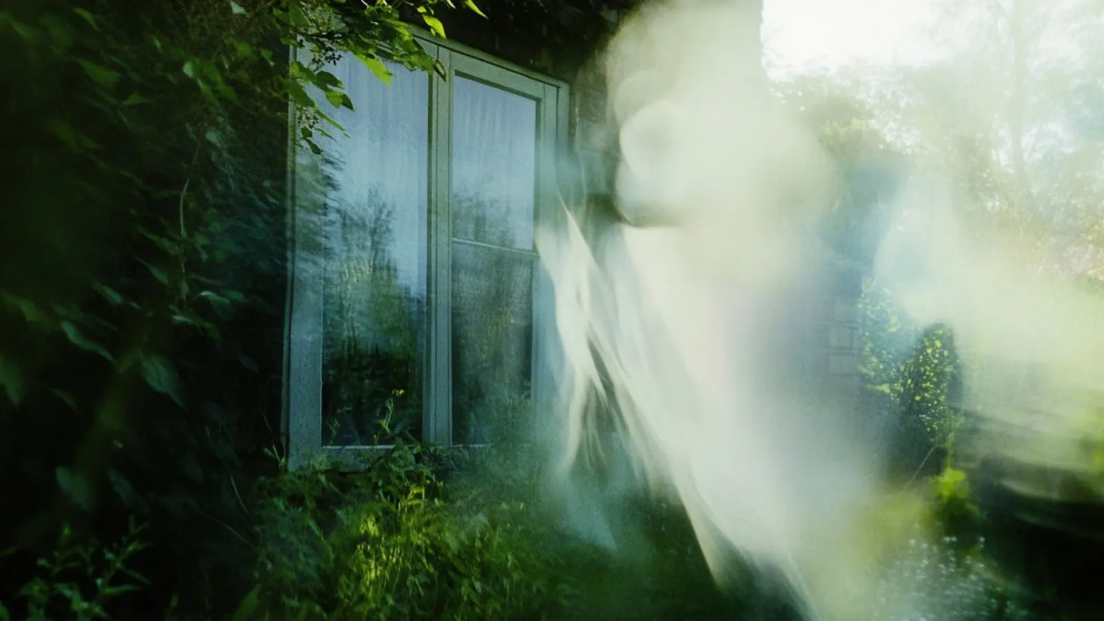 Phantom Window: een ontsnapping tussen licht en schaduw canvas van Le Flou