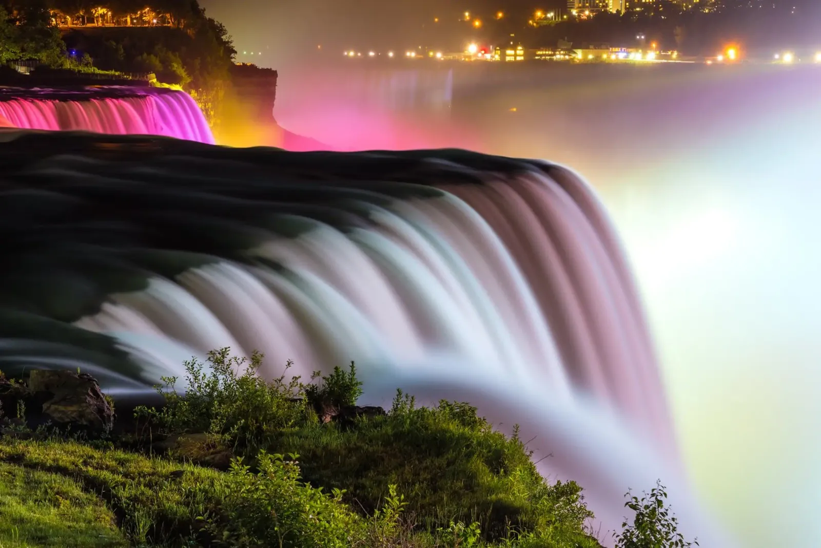 NIAGARA FALLS 11 pellicola backlit da Tom Uhlenberg