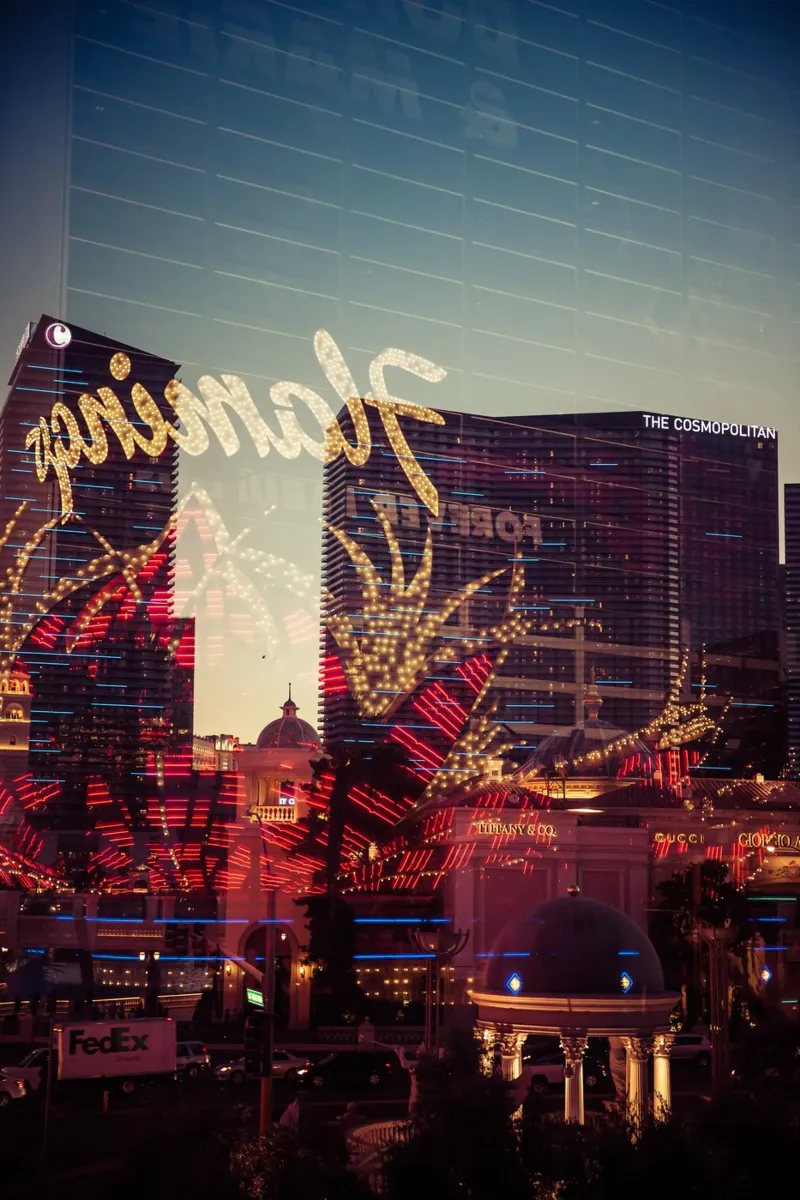 Vegas poster con telaio in alluminio da Flo Klein