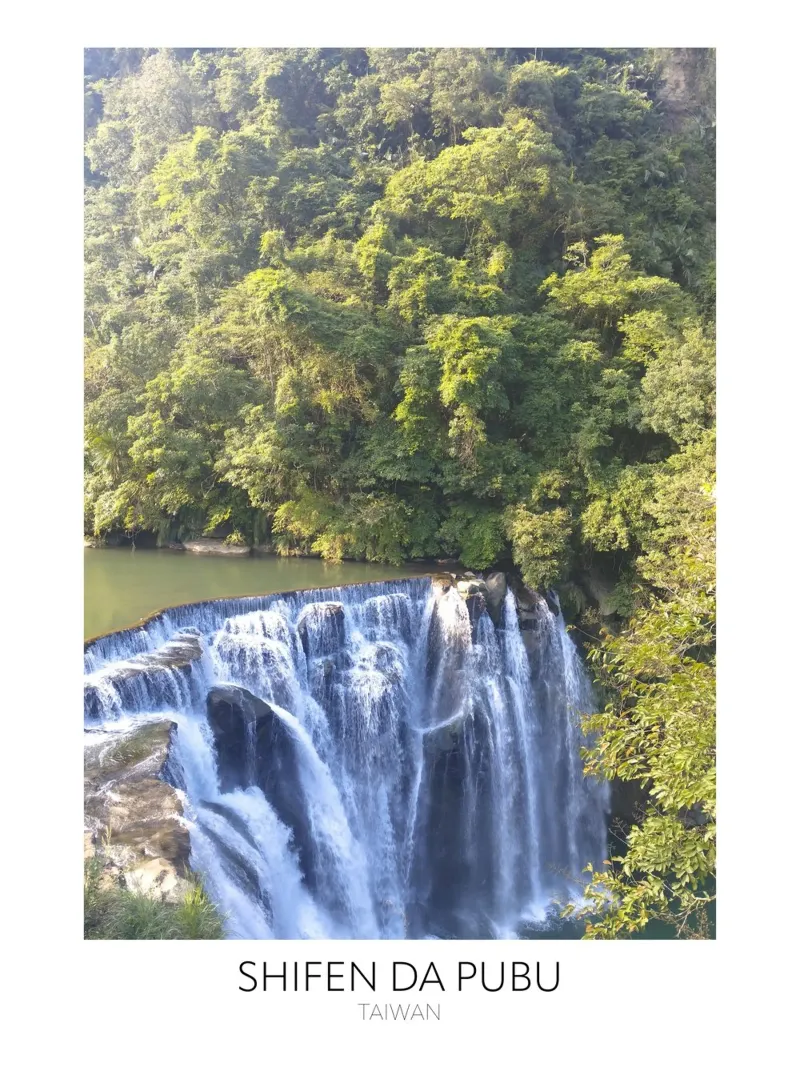 Cascata di Taiwan Shifen poster da Wonderland Photography