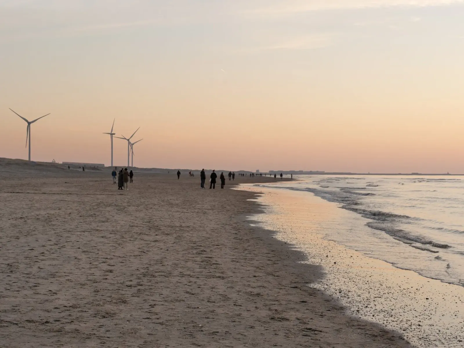 Wijk aan Zee - Bellezza costiera Tranquillità poster con telaio in plastica da Dagmar Pels