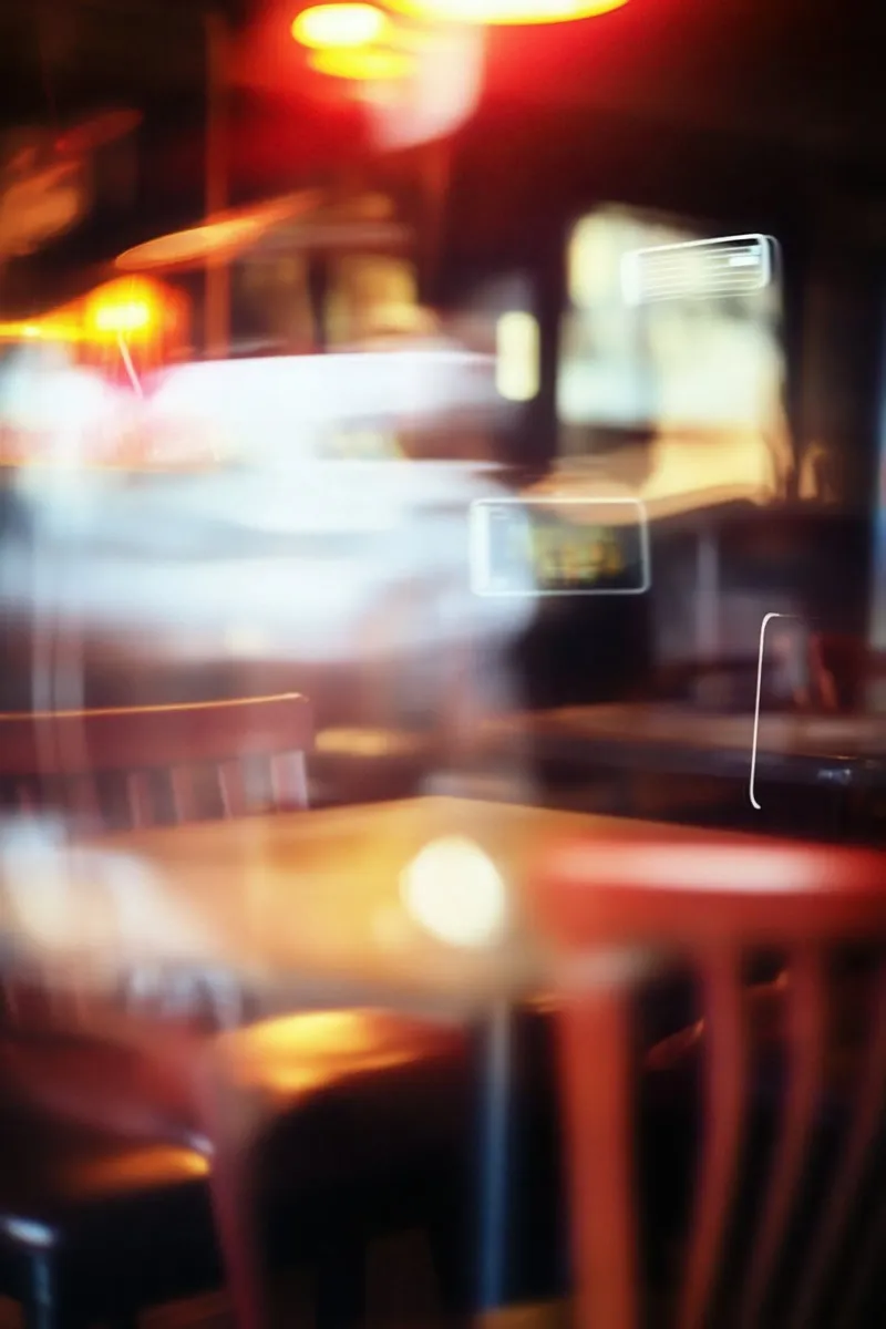 Reflets fantomatiques - Paris backlit film by Le Flou