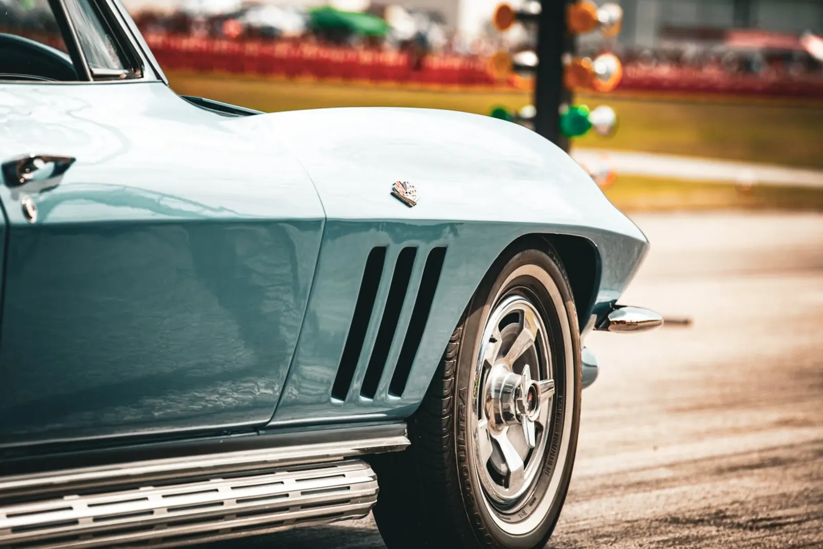 Corvette pellicola backlit da Jonas Klein