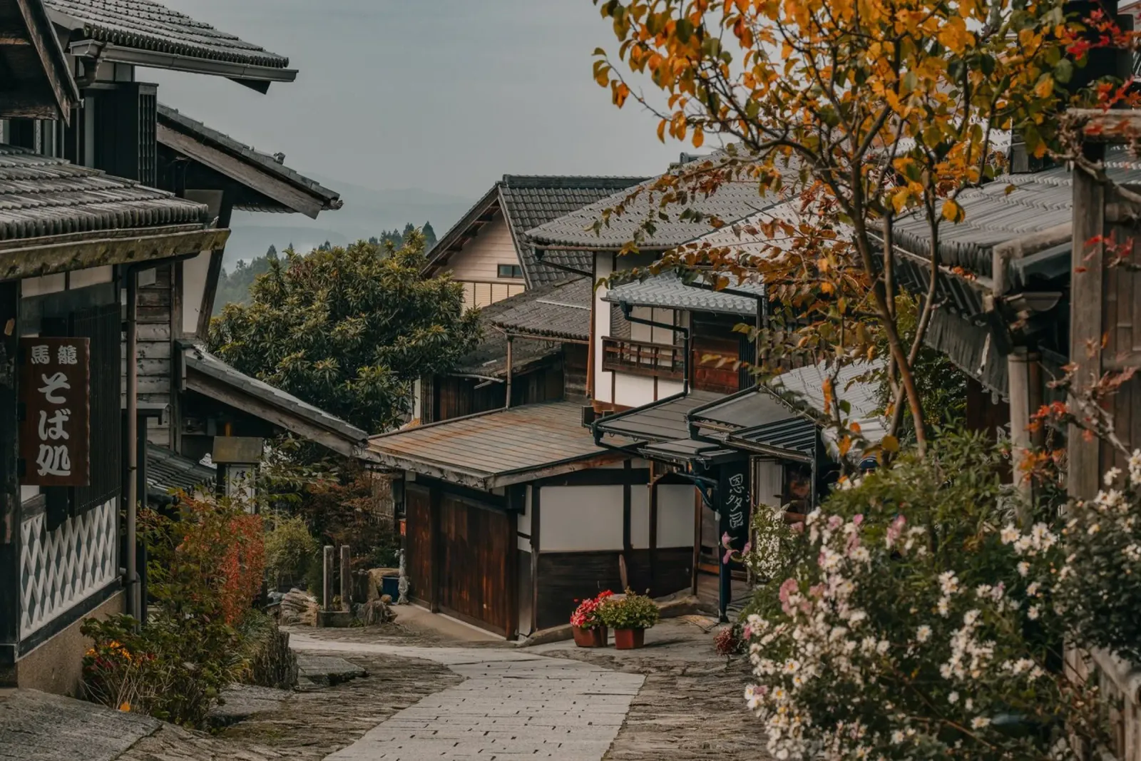 La città di Magome in Giappone pellicola backlit da Marcel Bisig