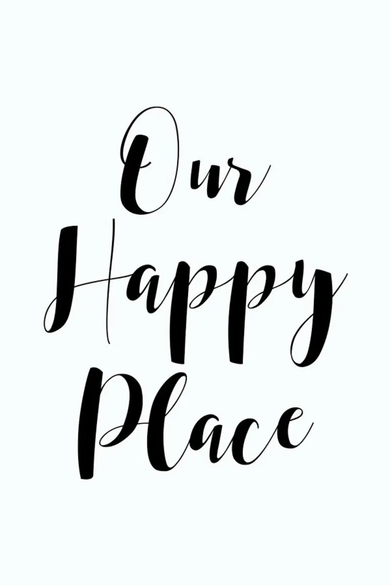 Our Happy Place poster con telaio in legno da Mottos by Sinan Saydik