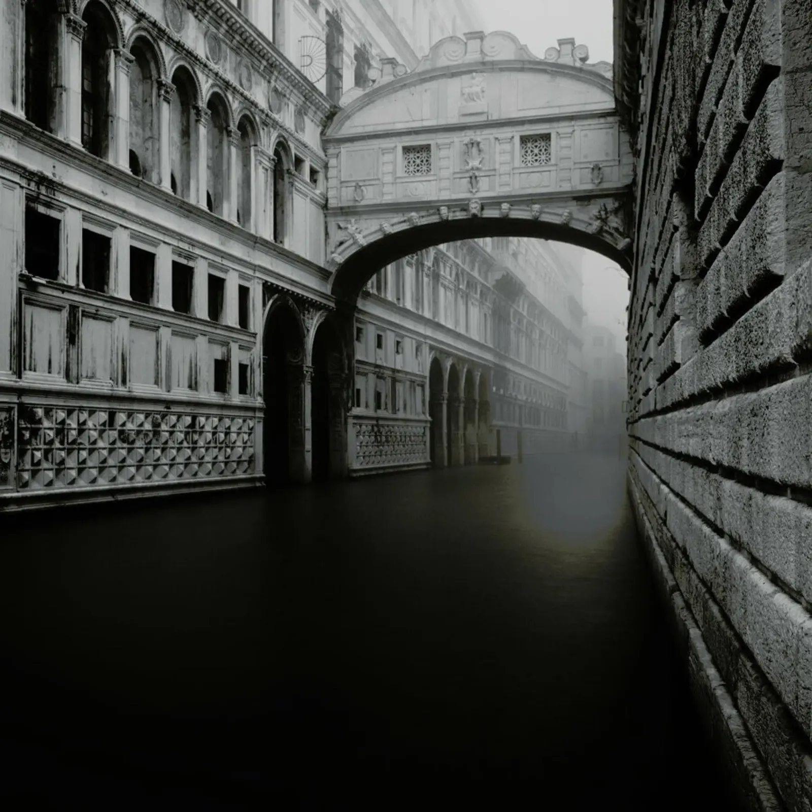 Ponte Dei Sospiri pellicola backlit da Michael J. Reibert