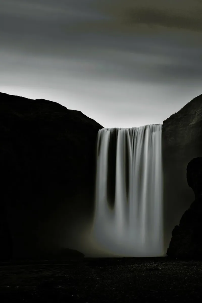 Skogafoss Study 2 pellicola backlit da Michael J. Reibert