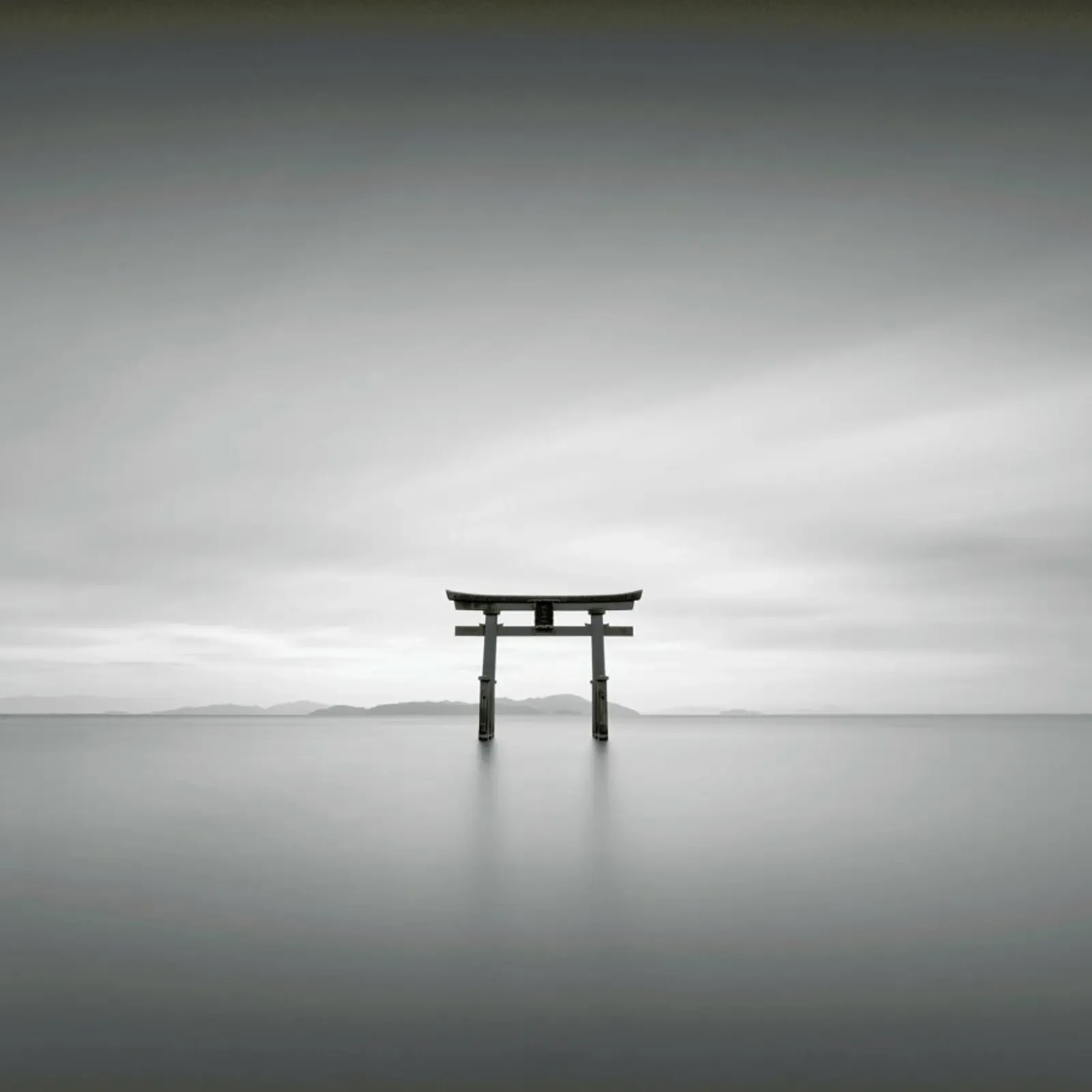 Torii Study 2 pellicola backlit da Michael J. Reibert