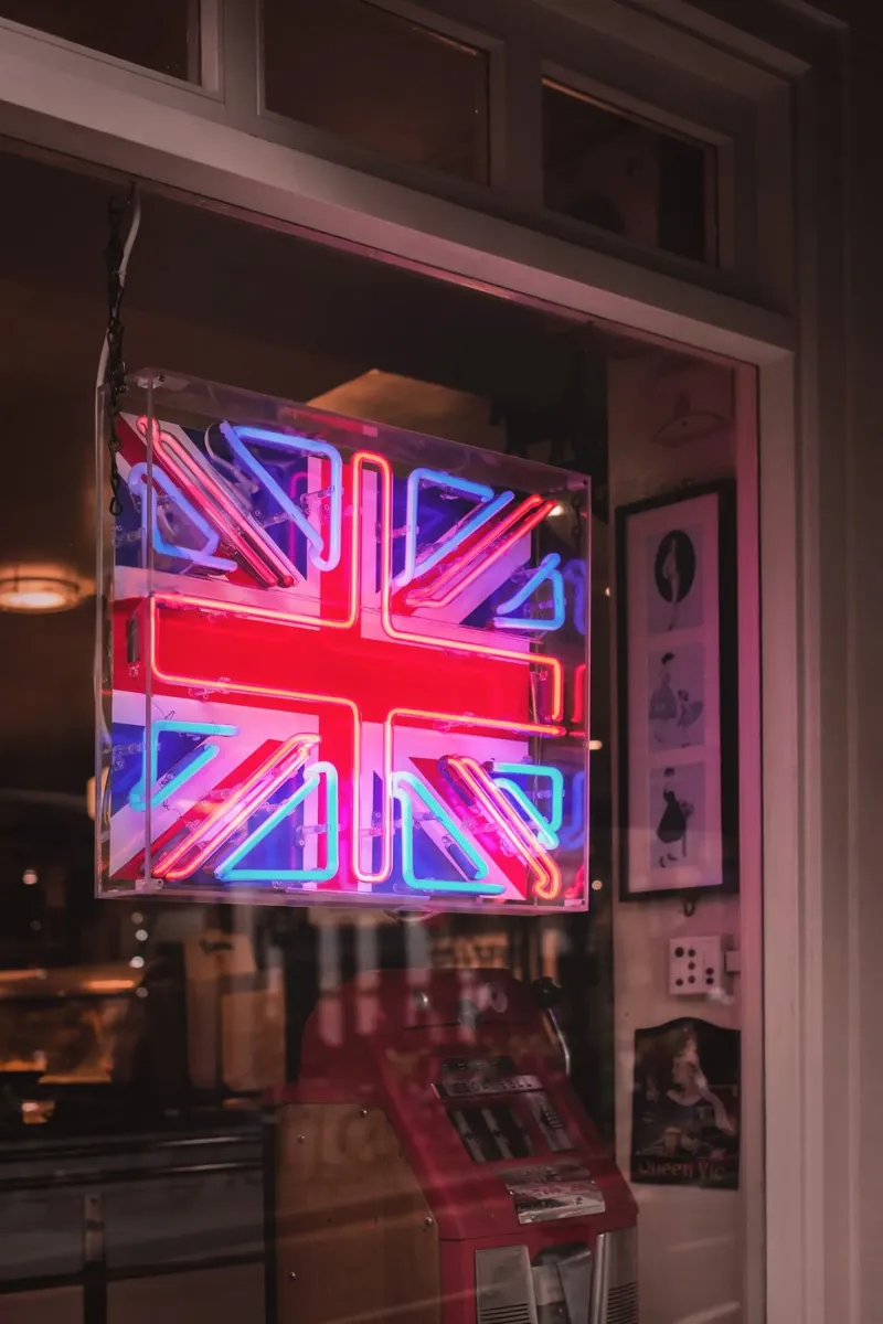 Londra, Inghilterra I Luce al neon della bandiera del Regno Unito pellicola backlit da Julie Travel Photography