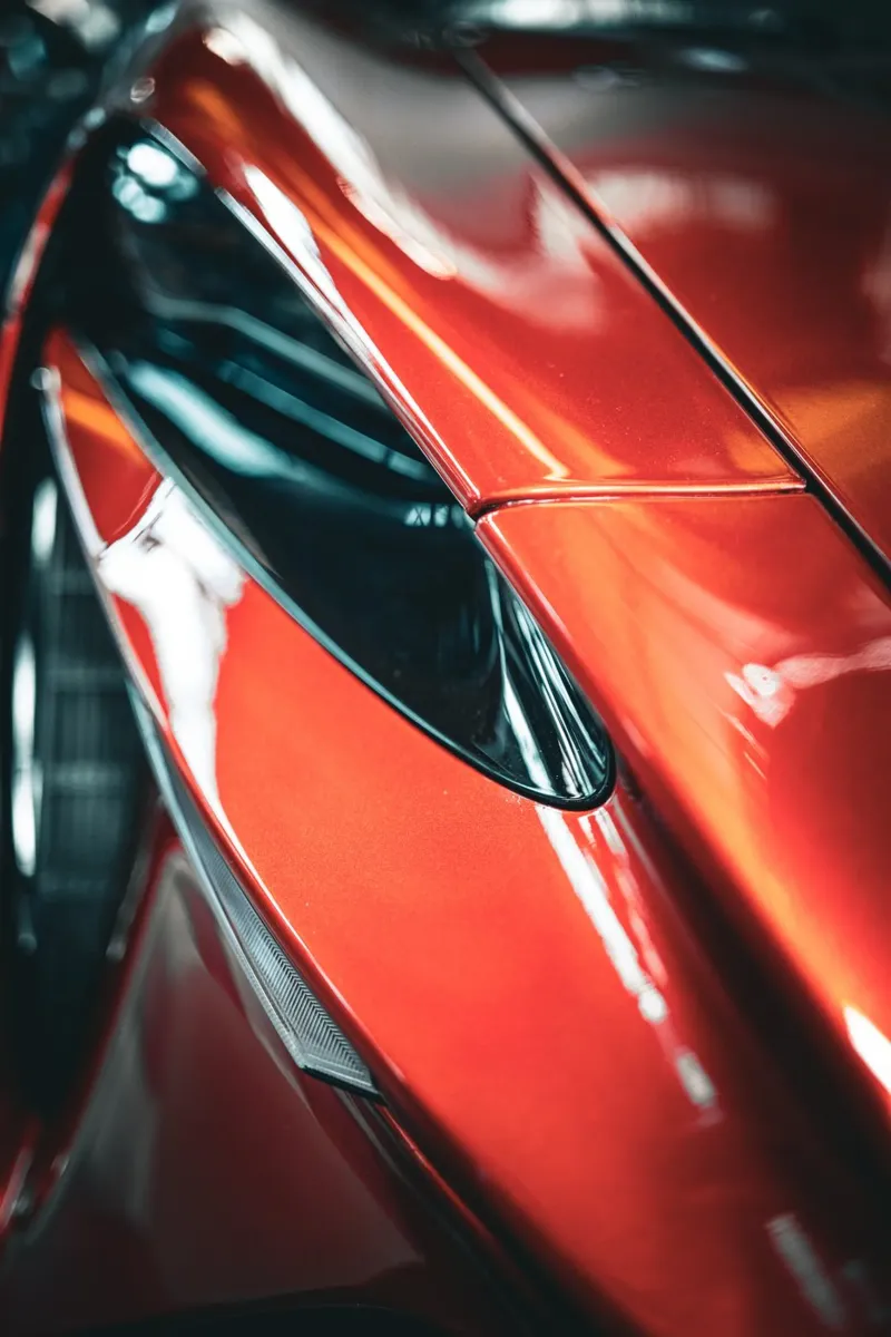McLaren pellicola backlit da Flo Klein