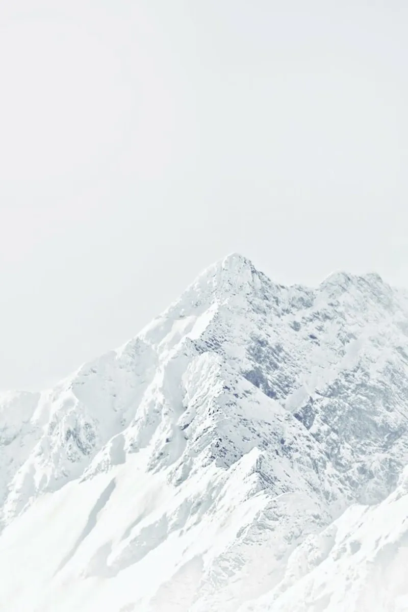Montagna Bianca 2 poster con telaio in plastica da Monika Strigel