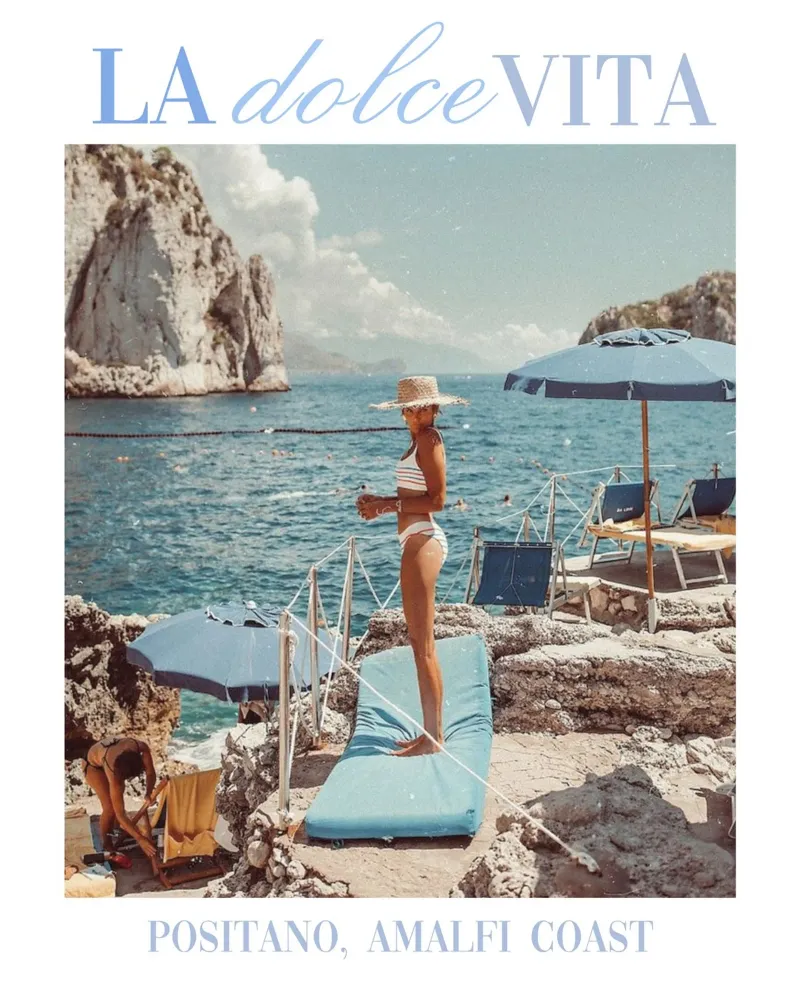 La Dolce Vita Frau Poster, Vintage Strand Druck Poster von TheTravelClub