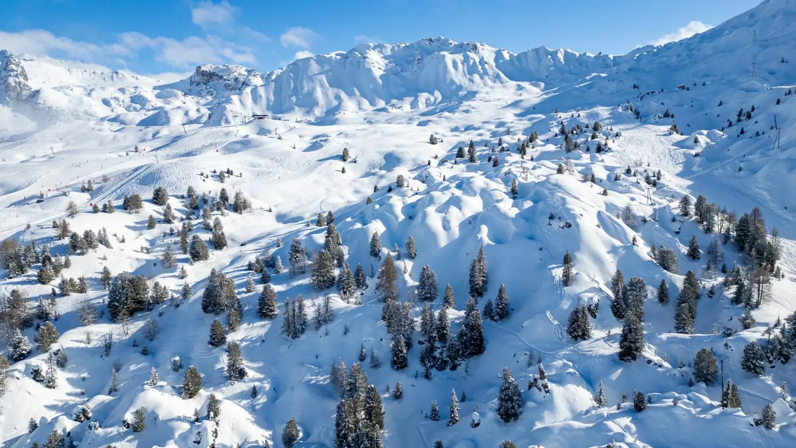 Aerial view of Skiing area of Paradiski, La Plagne, France A pellicola backlit da anderm