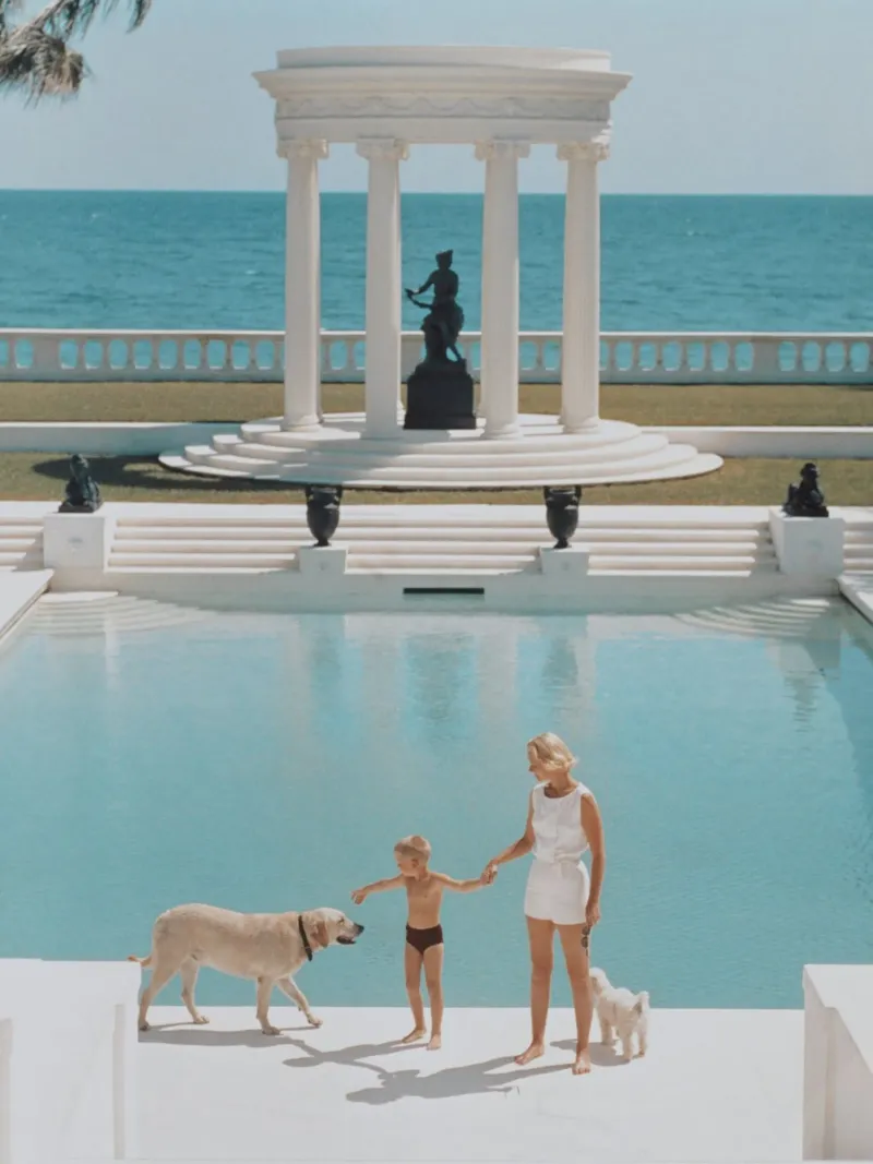 Slim Aarons Poster, Slim Aarons Muurkunst canvas met Baklijst van Bella Studio