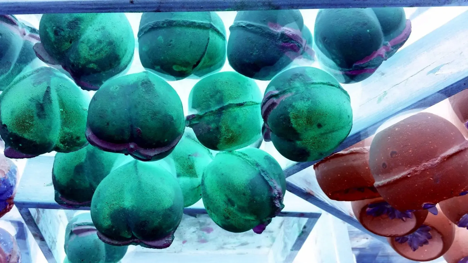 Rosso, verde e blu poster con telaio in alluminio da Massimo Frascogna