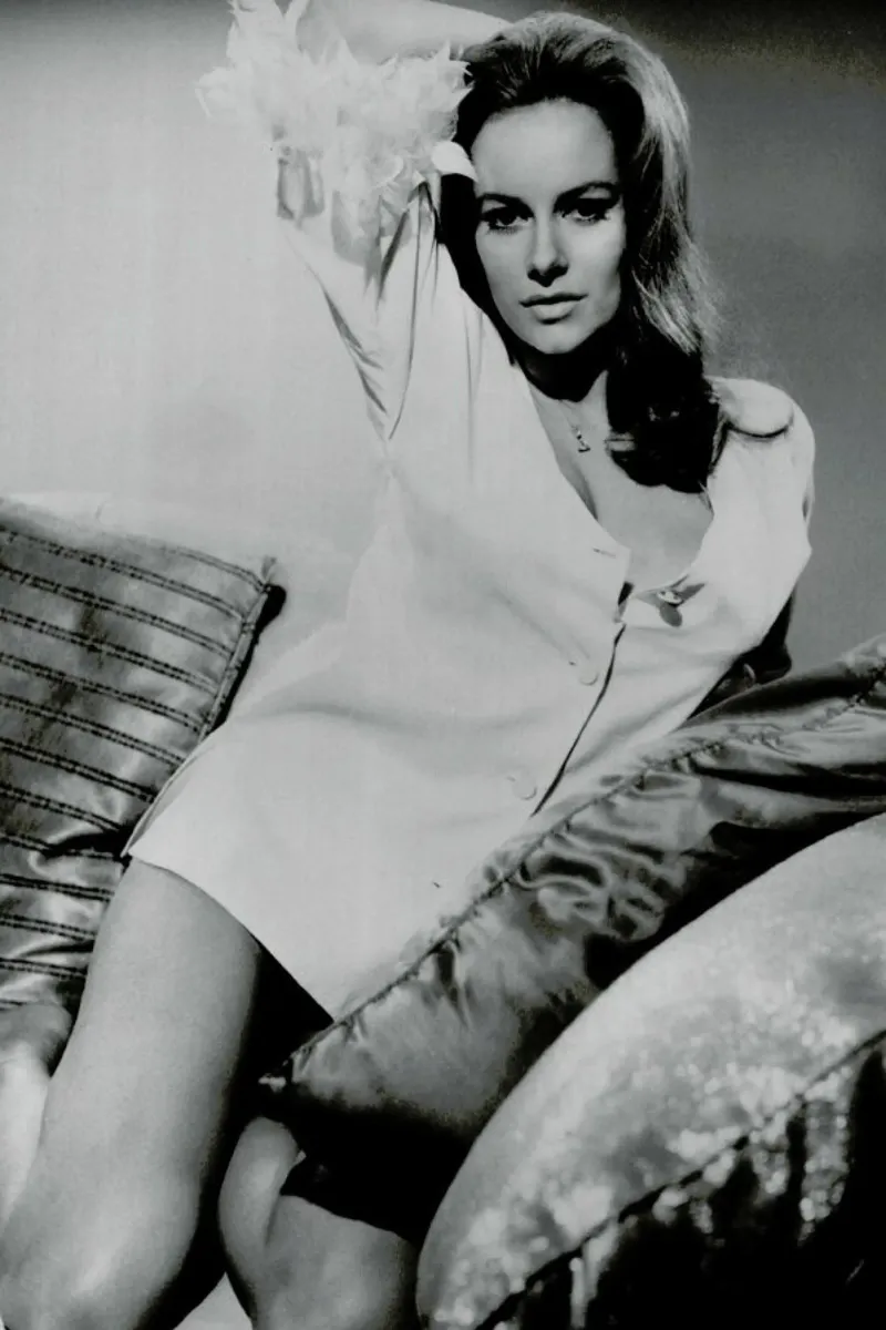 Luciana Paluzzi pellicola backlit da Gallery Print and Art Limited