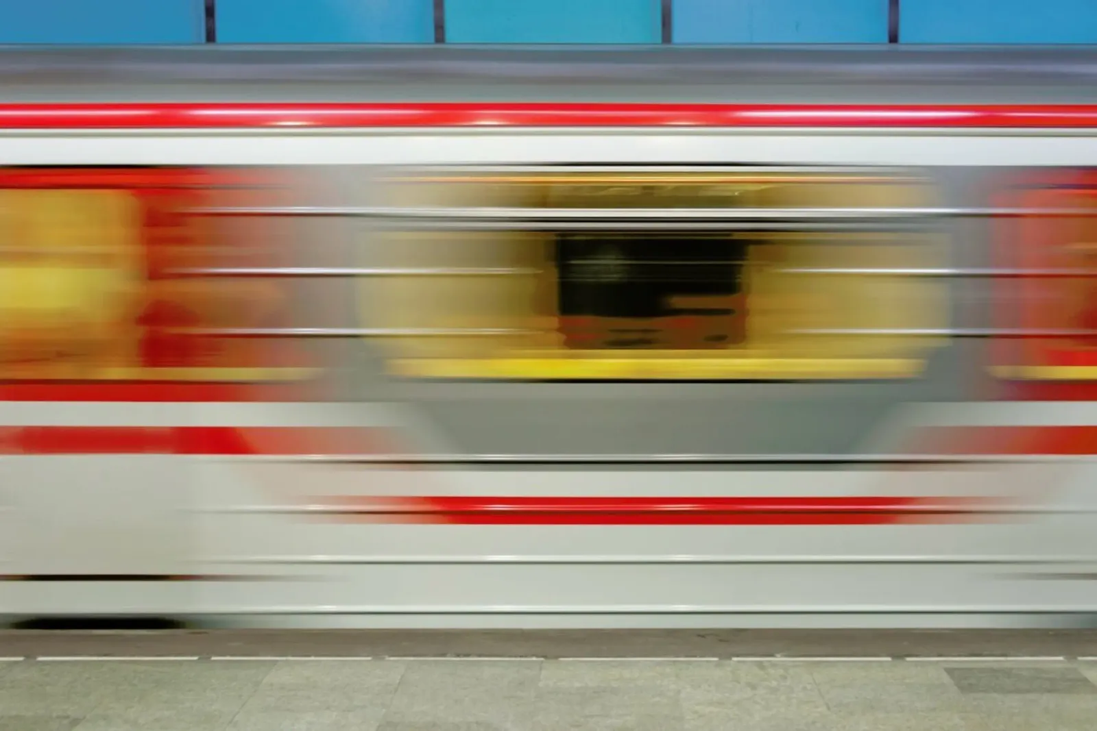 Tbilisi Metro poster con telaio in legno da Michael Belhadi