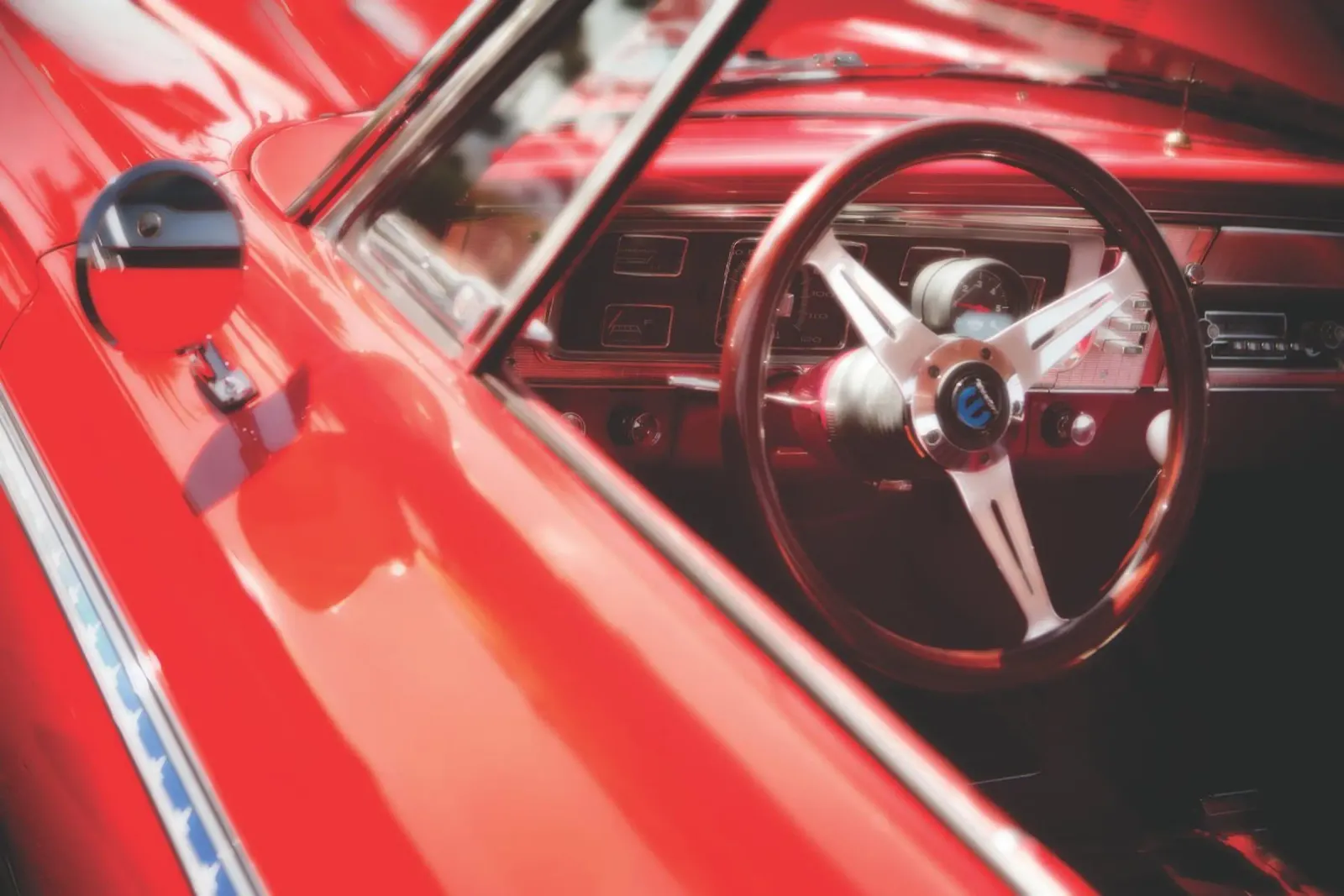 Auto rossa pellicola backlit da Dave Hare Photography