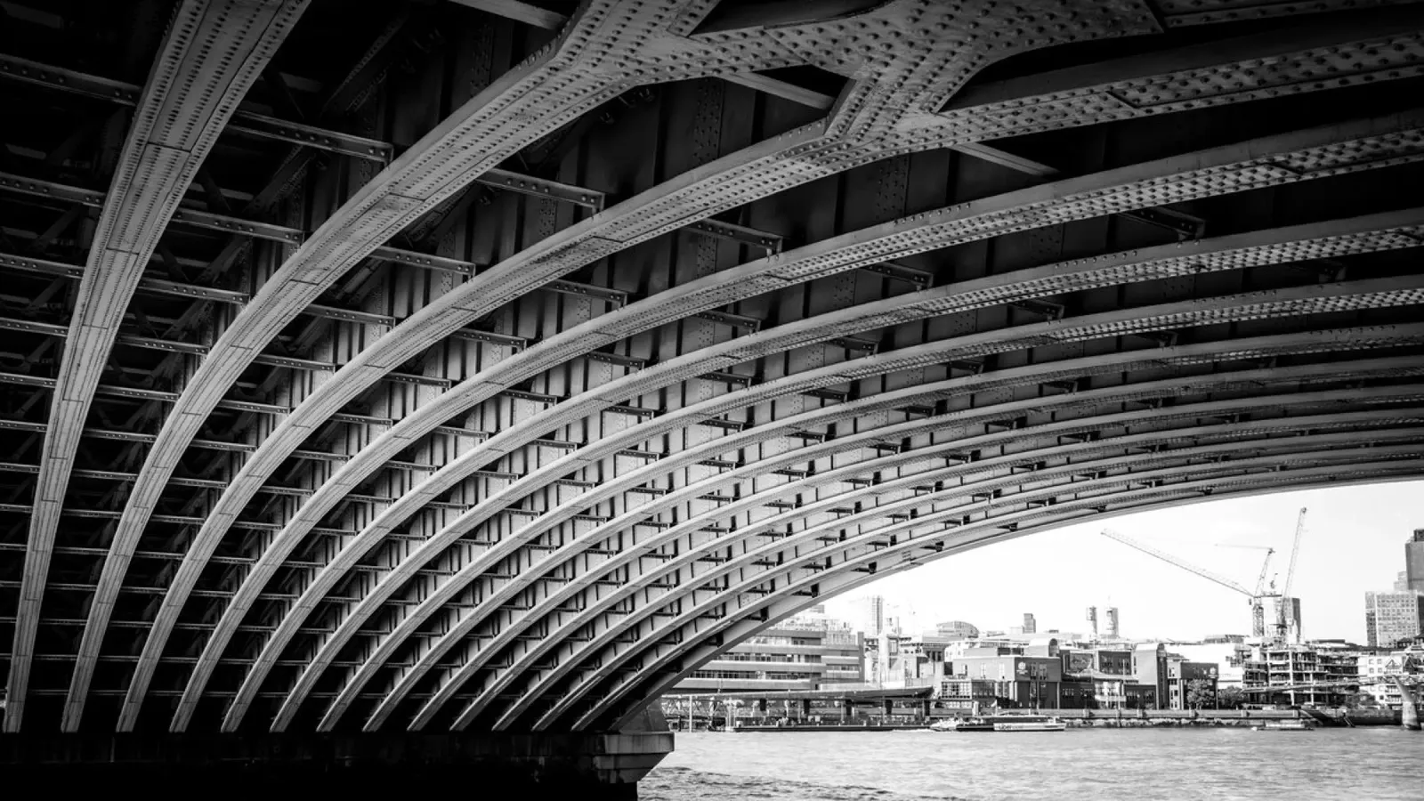 UNDER THE BRIDGE tela da Flo Klein