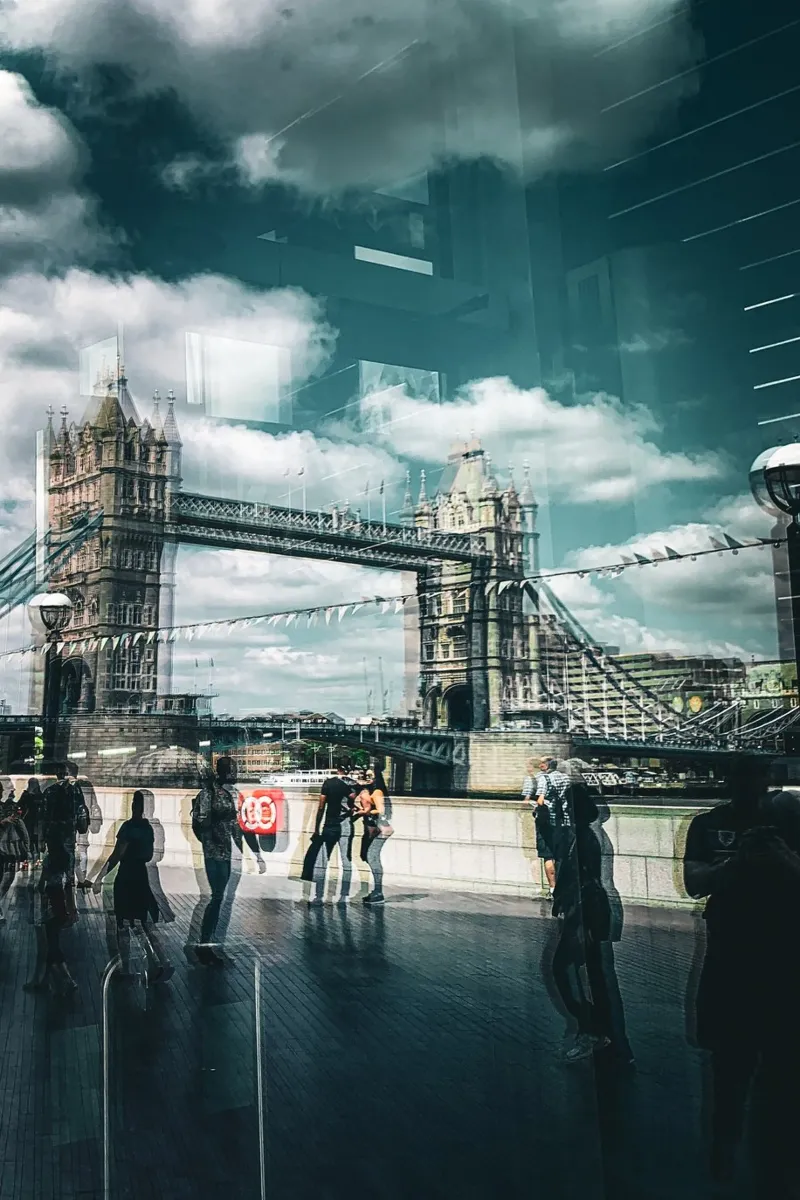TOWERBRIDGE REFLEXION pellicola backlit da Flo Klein