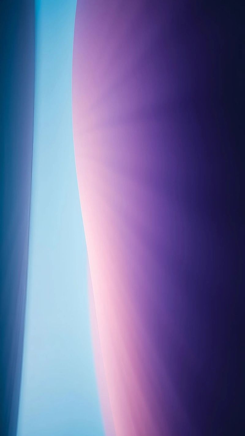 Lebendiges abstraktes Design mit weichen Farbverläufen und Licht Poster von DesignDoodle