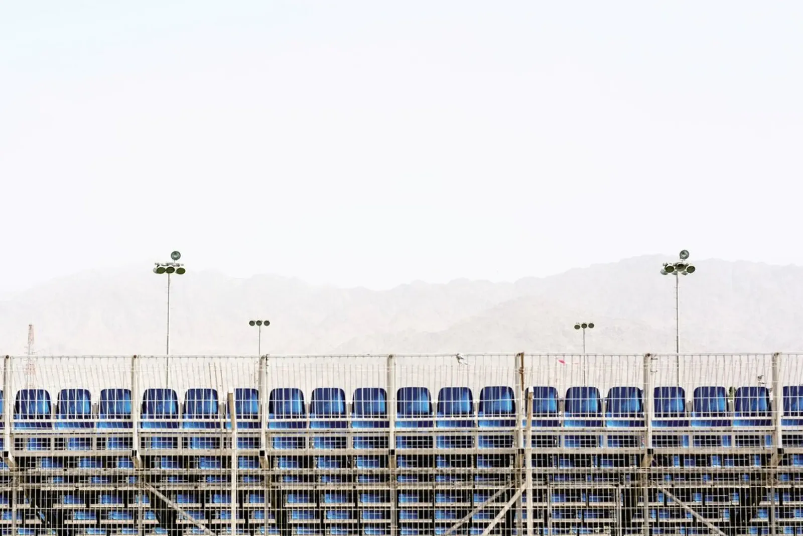 Scenes from Eilat poster con telaio in plastica da Tal Paz-Fridman