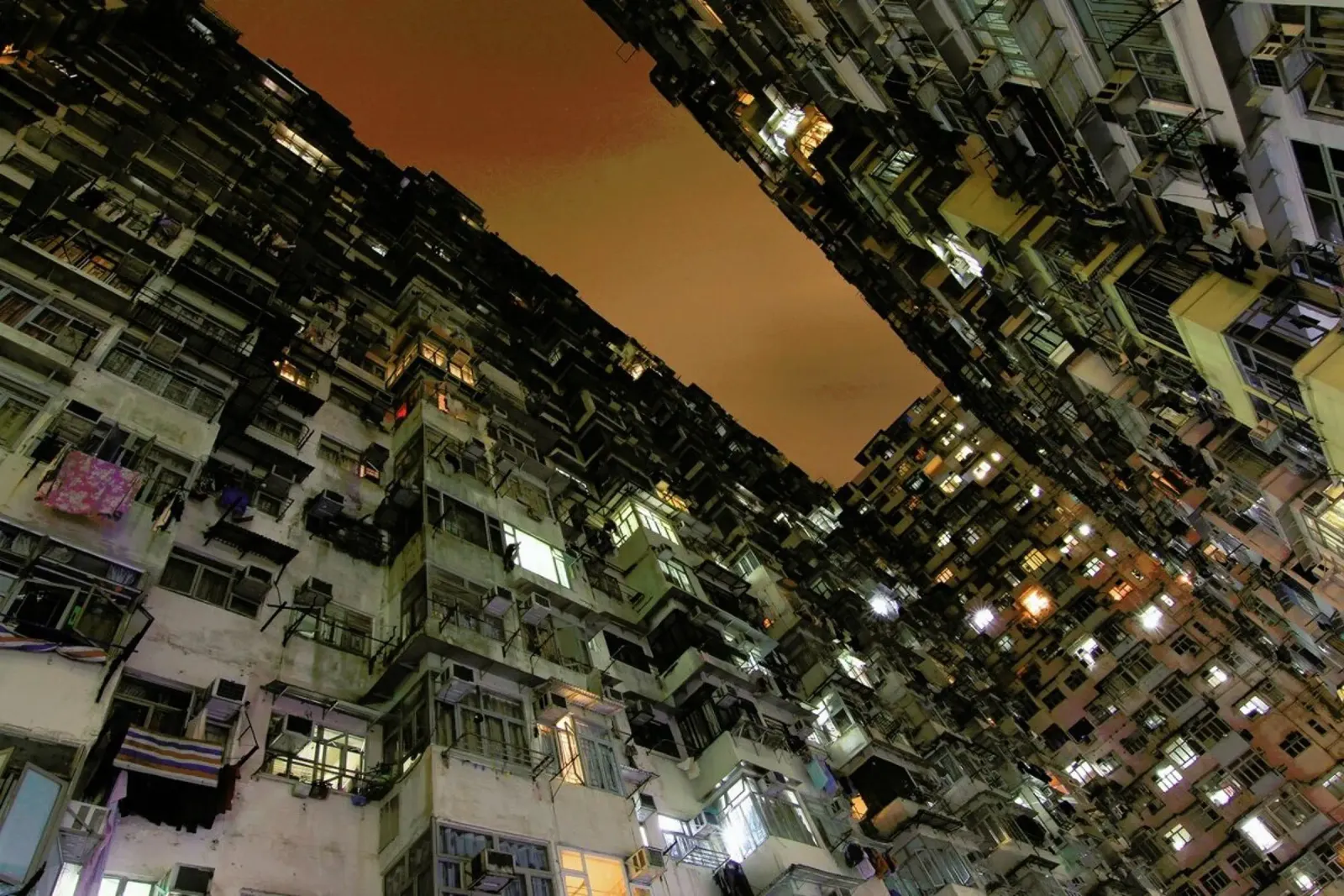 Yick Cheong 2 pellicola backlit da Marc Gruninger