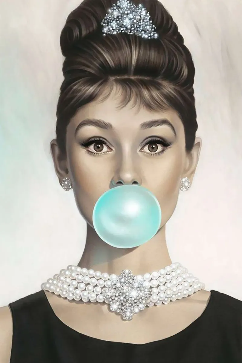 Audrey Hepburn Blowing Bubblegum carta hahnemühle da Attaboy Dsgn
