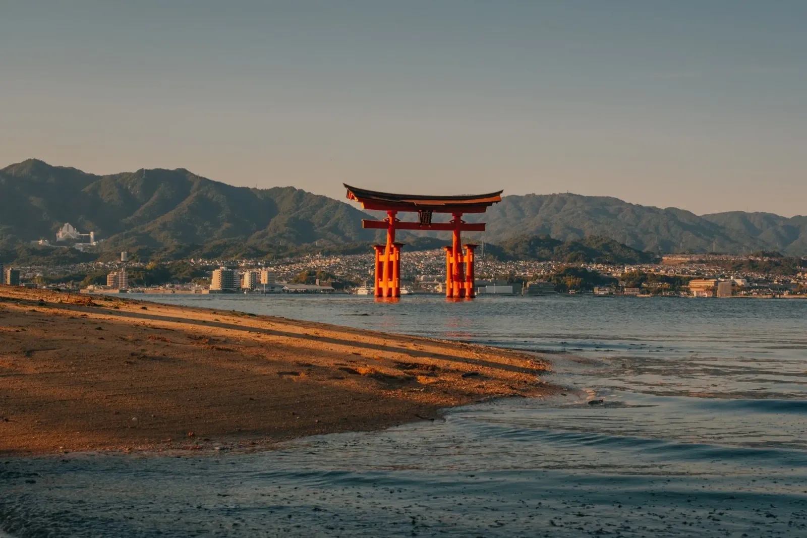 Santuario di Itsukushima sull'isola di Miyajima - Hiroshima, Giappone carta hahnemühle da Marcel Bisig