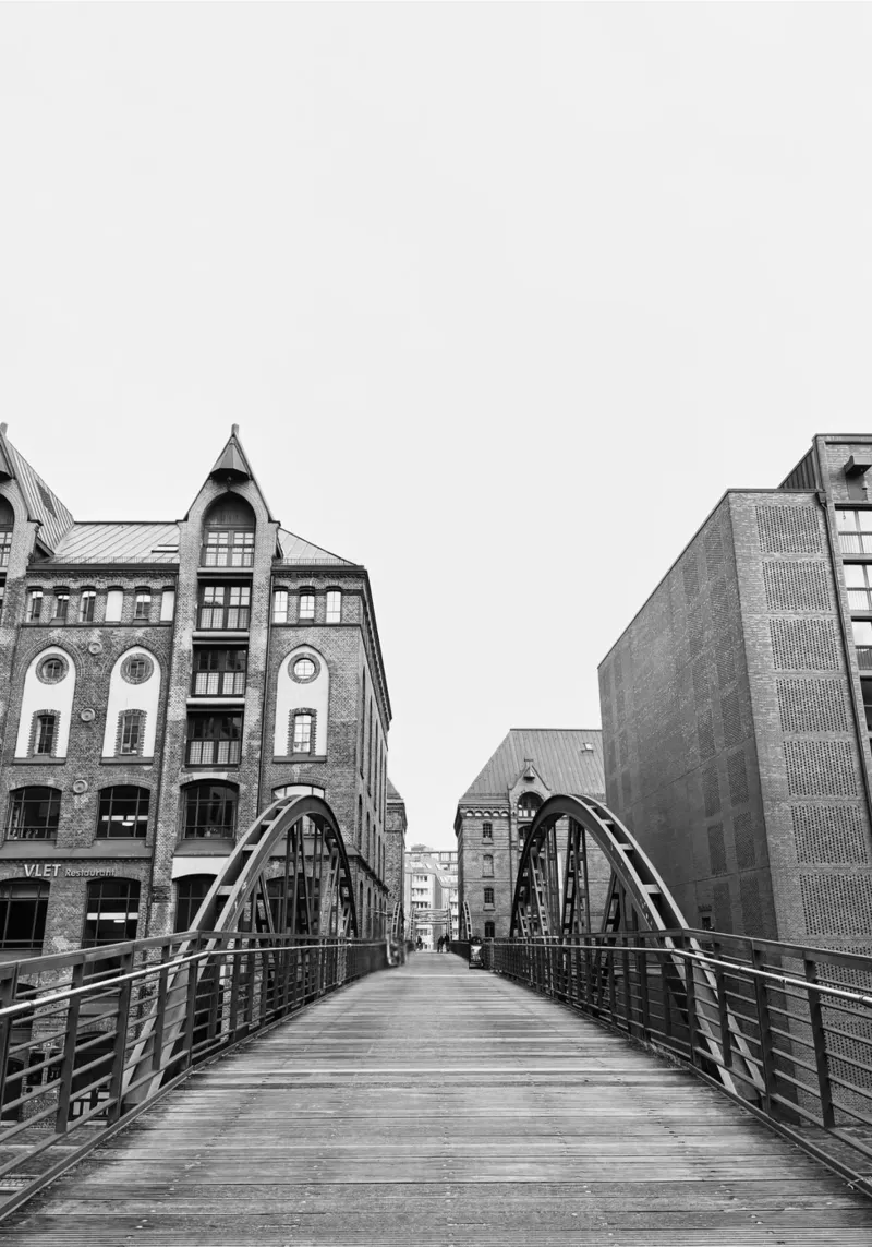 Hamburg | Speicherstadt poster con telaio in legno da DigiWunderwerk