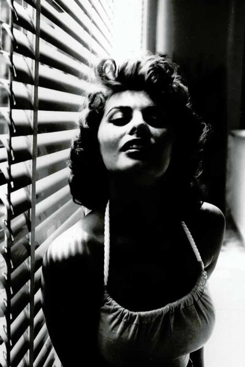 Sophia Loren Portrait pellicola backlit da Gallery Print and Art Limited