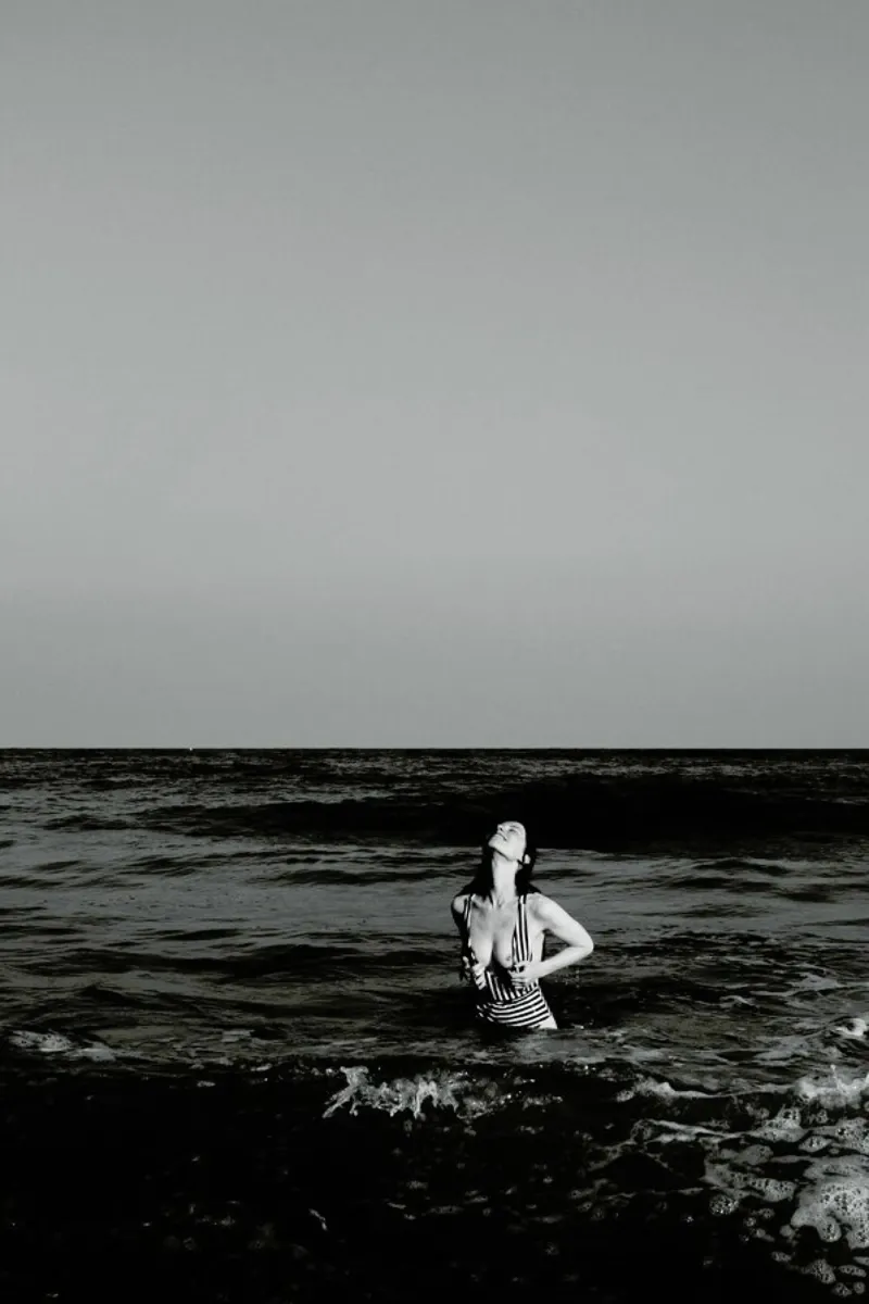La Donna Del Mare poster con telaio in plastica da Picture On The Fridge